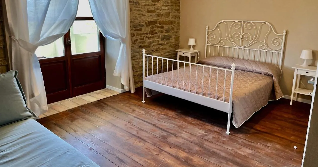 הוילה בורגו ואל די טארו Agriturismo Il Noce D'Oro