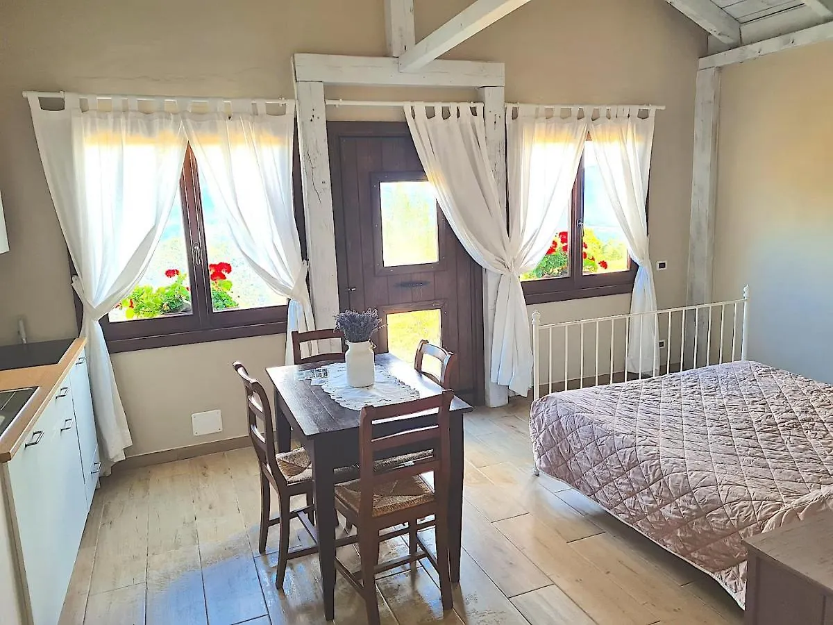 הוילה בורגו ואל די טארו Agriturismo Il Noce D'Oro בית חווה